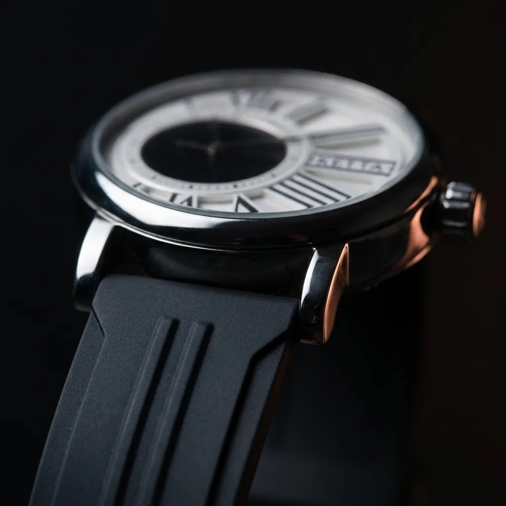 Ketta Black & White — strap detail